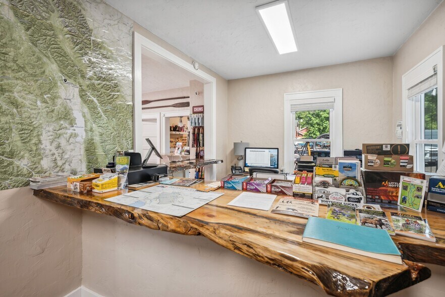 More Photos Of 541 Spokane Ave, Whitefish Office For Sale
