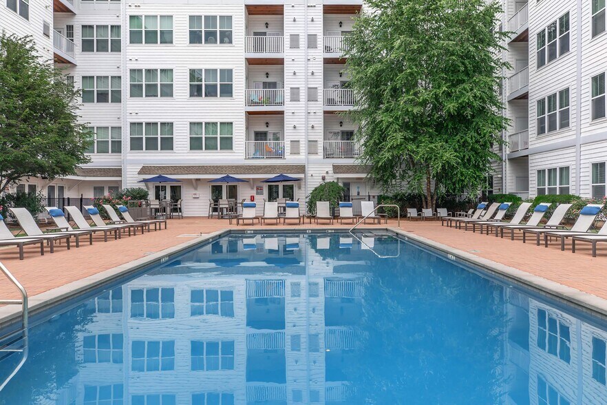 More Photos Of 515 West Ave, Norwalk Unknown For Lease