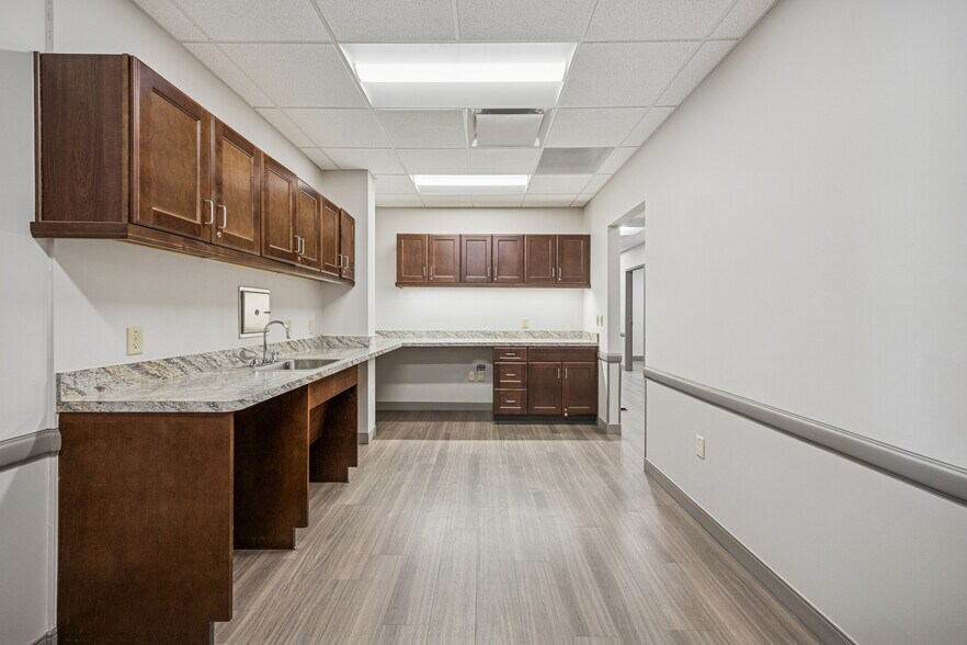 More Photos Of 1779 E Whitestone Blvd, Cedar Park Medical For Lease