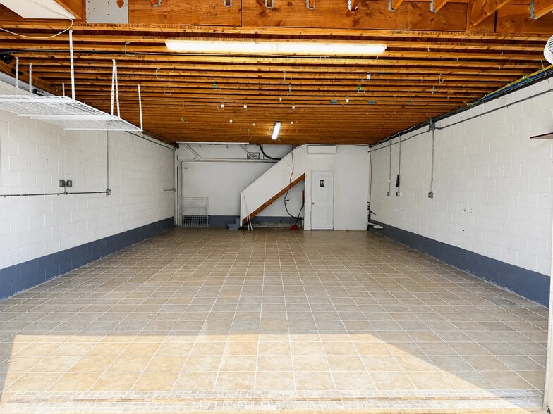 More Photos Of 109 Hamilton Ave, Stamford Warehouse For Sale