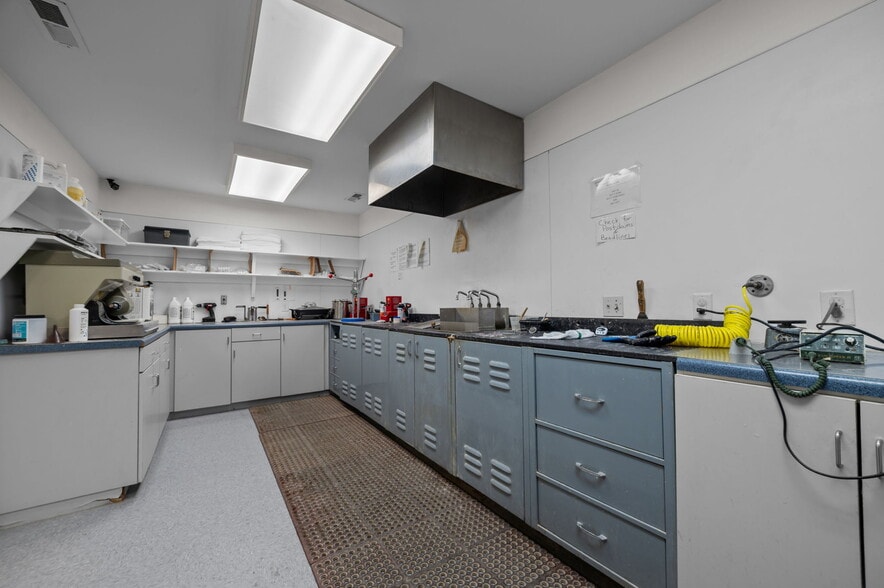 More Photos Of 125 Oakmont Dr, Greenville Office For Sale