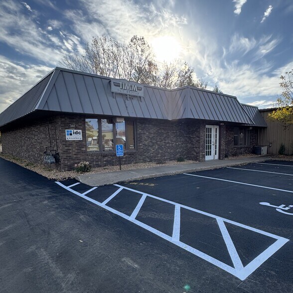 Primary Photo Of 522 Faxon Rd N, Norwood Young America Medical For Lease