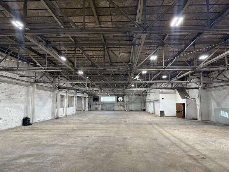 More Photos Of 530 N Beach St, Daytona Beach Warehouse For Sale