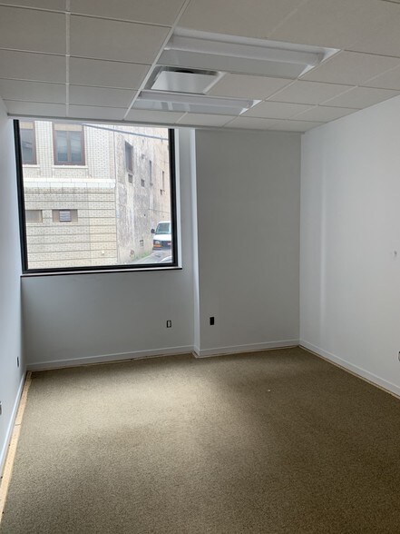 More Photos Of 710 Fifth Ave, Pittsburgh Office Residential For Sale