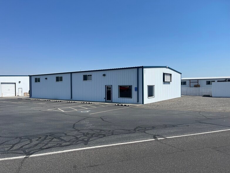 More Photos Of 1893 Airport Way, Richland Distribution For Lease