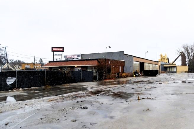 More Photos Of 2575 Dorr St, Toledo Service For Sale