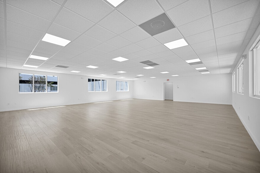 More Photos Of 210 NE 68th St, Miami Warehouse For Sale