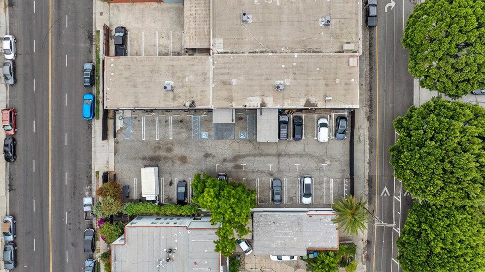 More Photos Of 1604 Venice Blvd, Los Angeles Showroom For Lease