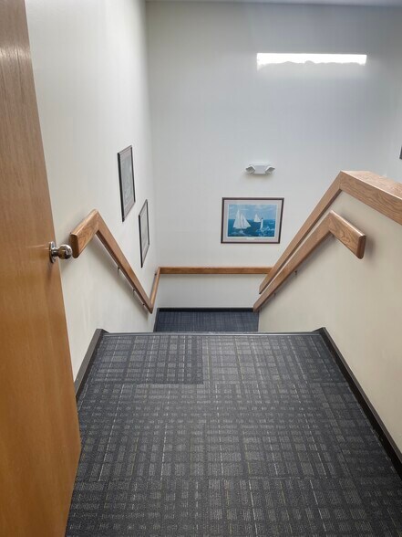 More Photos Of 2 Shaws Cv, New London Medical For Lease