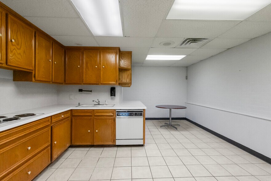 More Photos Of 421 S Beckham Ave, Tyler Medical For Sale
