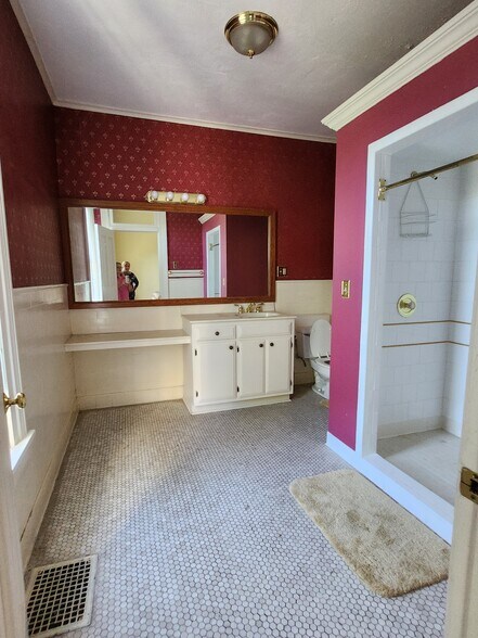 More Photos Of 1402 2nd Ave, Columbus Office For Sale