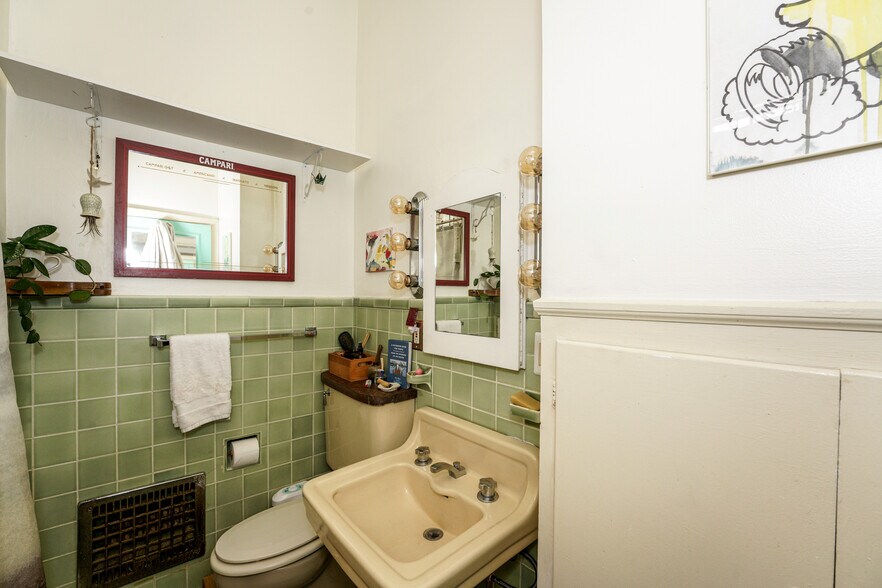 More Photos Of 2670-2678 N Holton St, Milwaukee Storefront Retail Residential For Sale