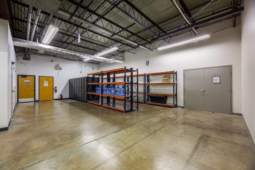 More Photos Of 9244 Markville Dr, Dallas Industrial For Lease