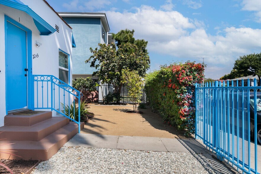 More Photos Of 2243-2245 S Ridgeley Dr, Los Angeles Apartments For Sale