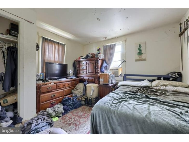 More Photos Of 240 Railroad Ave, Bird In Hand Flex For Sale
