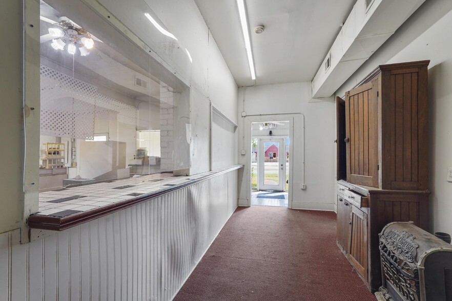 More Photos Of 505 S Washington St, Kaufman Storefront Retail Office For Sale