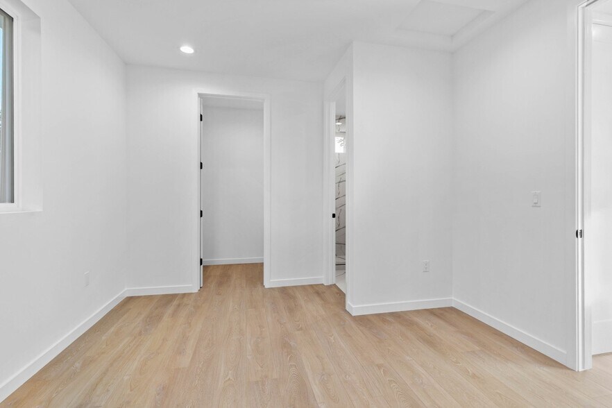 More Photos Of 6842 Cedros Ave, Van Nuys Apartments For Sale