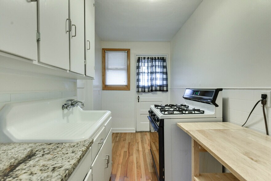 More Photos Of 817 N 48th St, Omaha Apartments For Sale