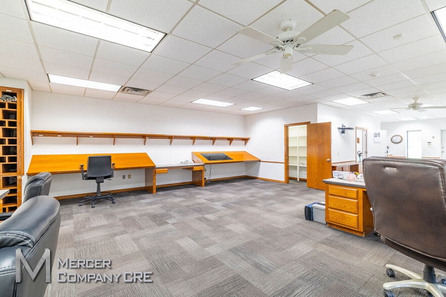 More Photos Of 10108 NW 10th St, Yukon Warehouse For Sale