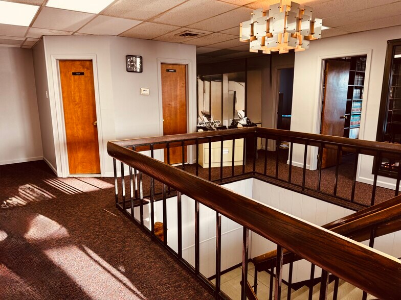 More Photos Of 686 Broadway, Massapequa Office For Lease