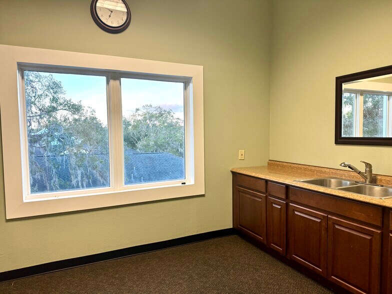 More Photos Of 5509 Grand Blvd, New Port Richey Office For Lease