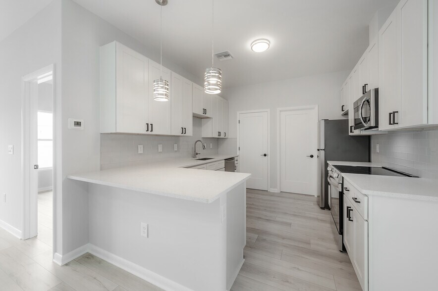 More Photos Of 3921 State St, Tampa Specialty For Sale