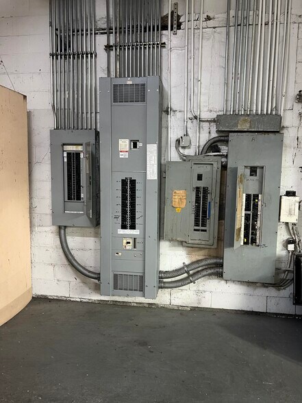 More Photos Of 536 E 4th St, Jacksonville Warehouse For Lease