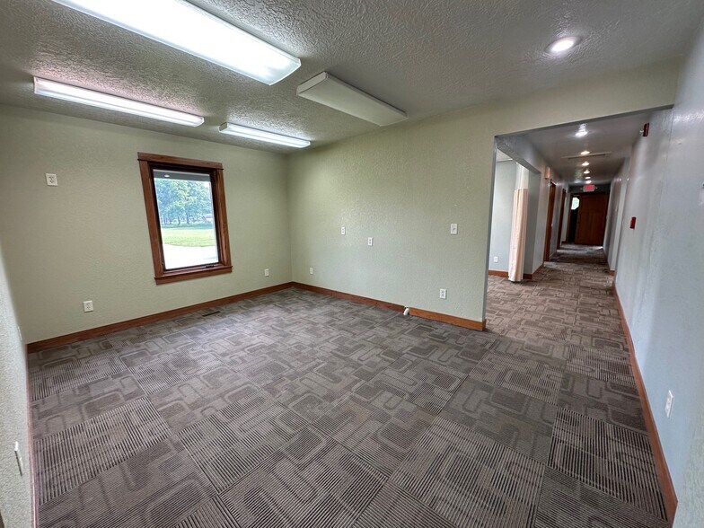 More Photos Of 820 W Summit St, Winterset Medical For Sale