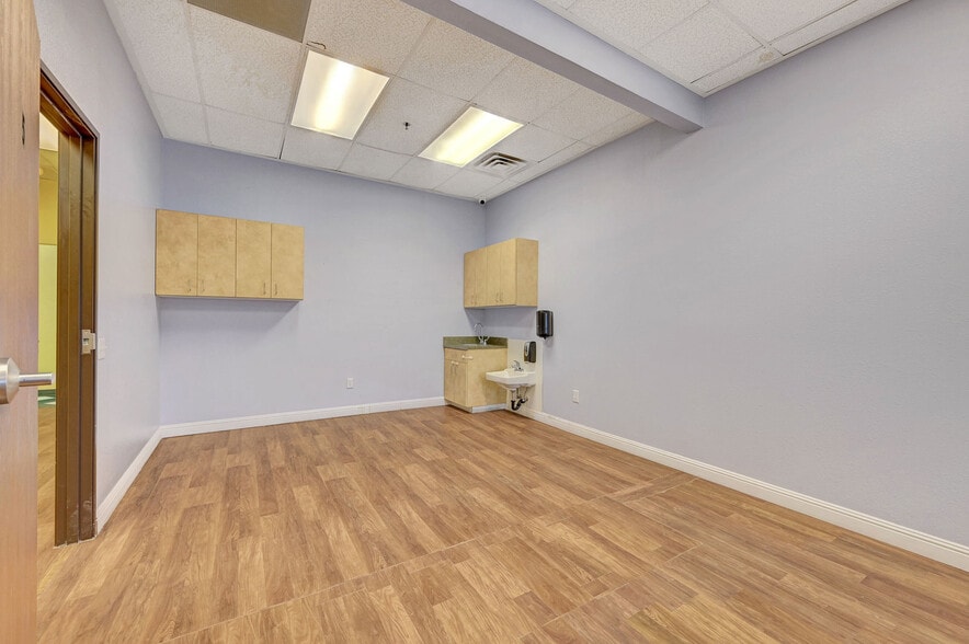 More Photos Of 3940 W Ann Rd, North Las Vegas Medical For Lease