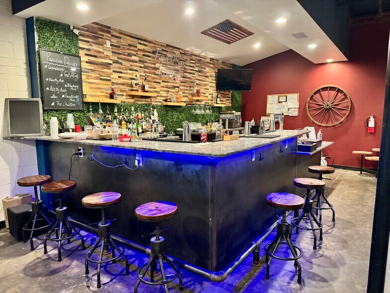 More Photos Of 506 E Division St, Arlington Restaurant For Lease
