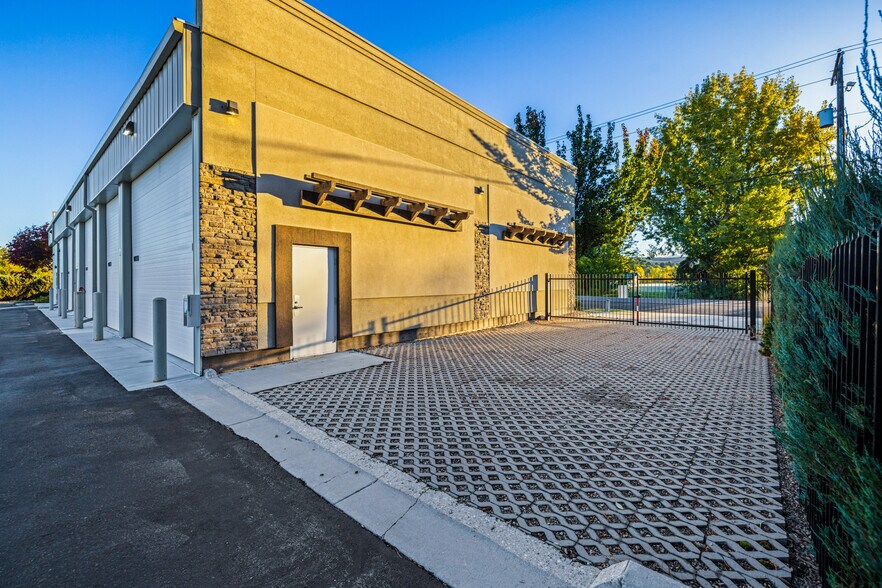 More Photos Of 9049 Horseshoe Bend Rd, Eagle Self Storage For Sale