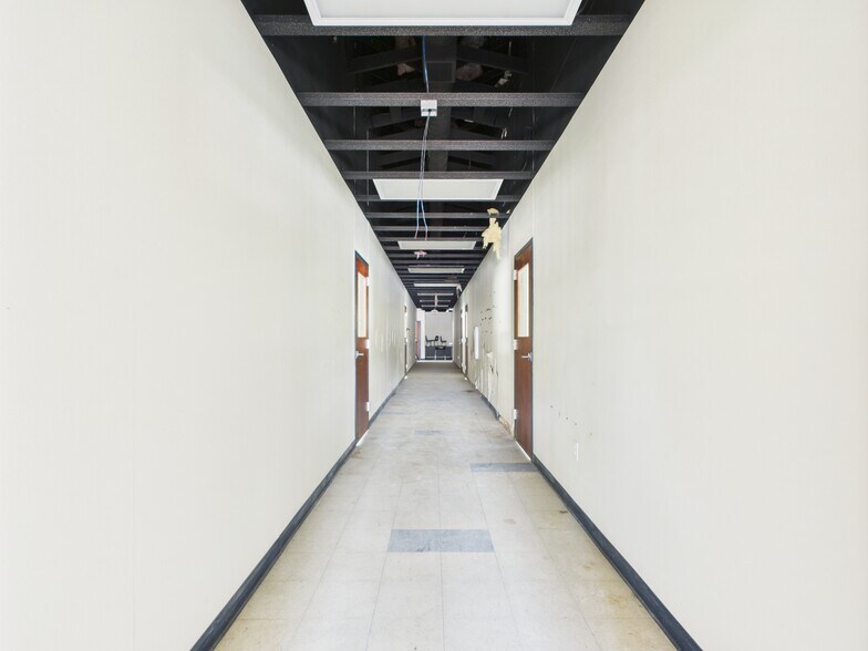 More Photos Of 5021 Stanley Ave, Fort Worth Flex For Lease