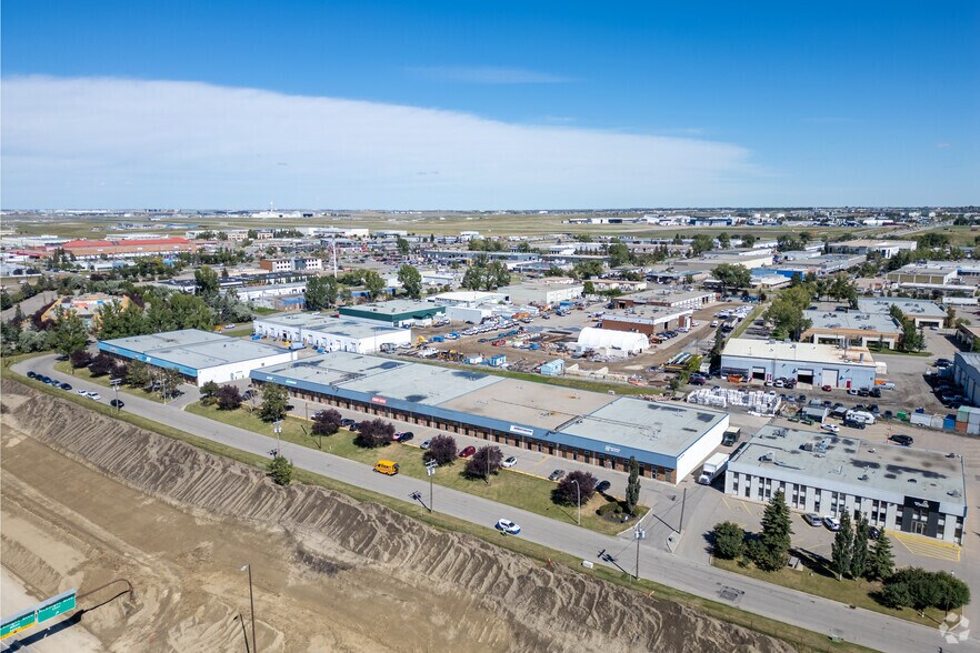 More Photos Of 4402-4434 10th St NE, Calgary Warehouse For Lease