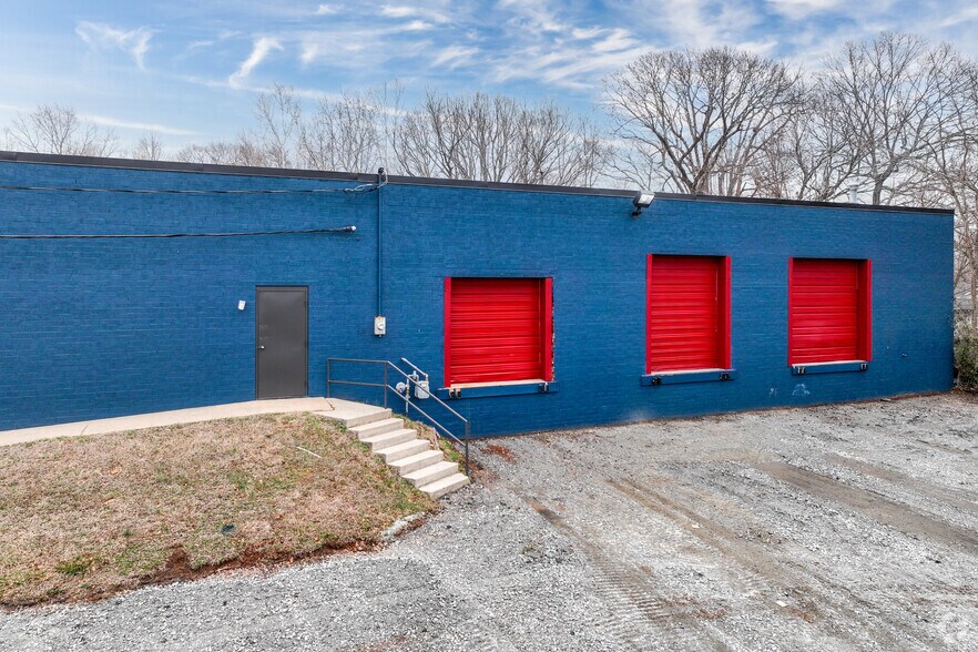 More Photos Of 705 Baker Ct, High Point Warehouse For Lease
