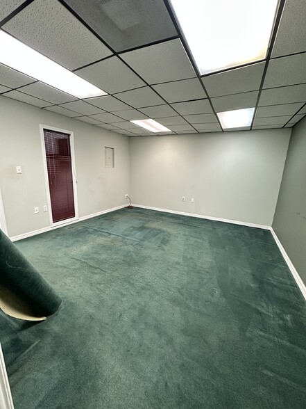 More Photos Of 1102-1132 E Semoran Blvd, Apopka Office For Lease