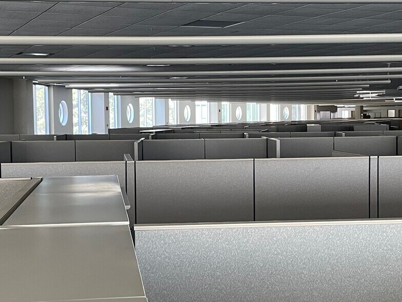 More Photos Of 11 Northeastern Blvd, Salem Office For Lease