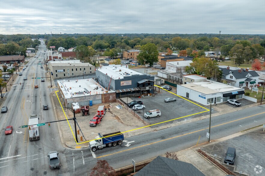 More Photos Of 200 W Benson St, Anderson Bar For Lease