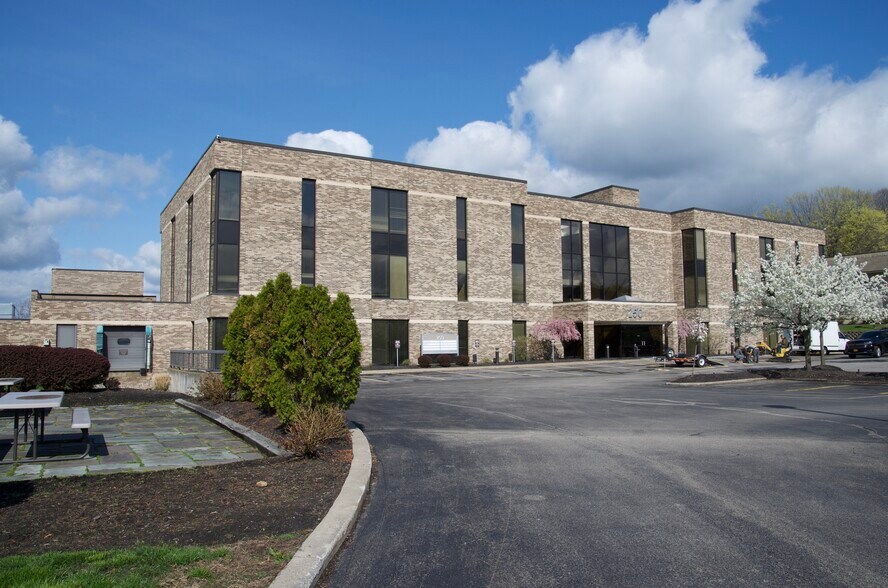 More Photos Of 250 Cross Keys Office Park, Fairport Unknown For Lease