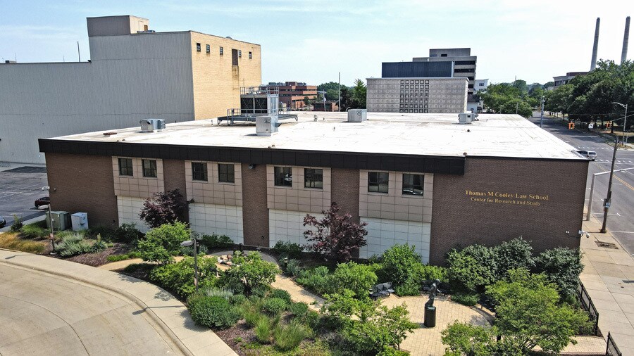 More Photos Of 313 S Capitol Ave, Lansing Office For Sale