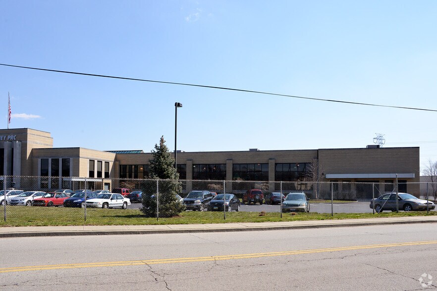 More Photos Of 5657 Wooster Pike, Fairfax Warehouse For Sale