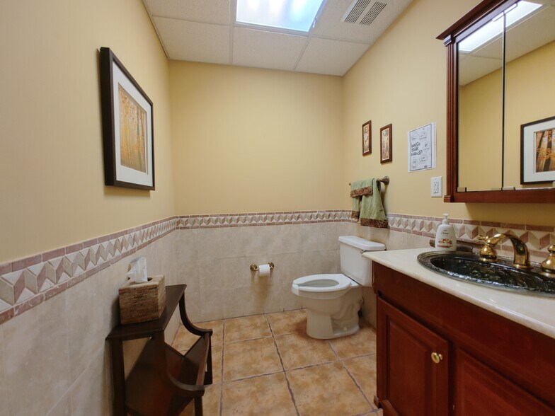 More Photos Of 5491 N University Dr, Coral Springs Office For Lease