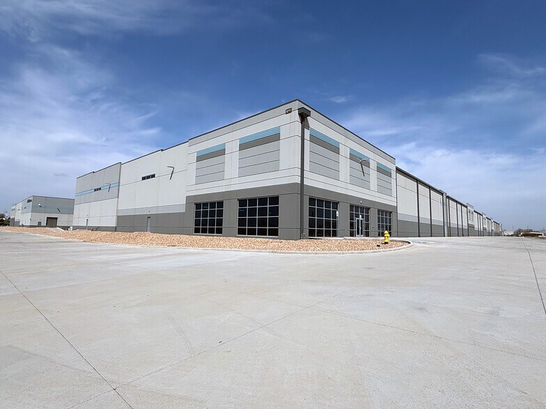 More Photos Of 9500 W Reno Ave, Oklahoma City Unknown For Lease