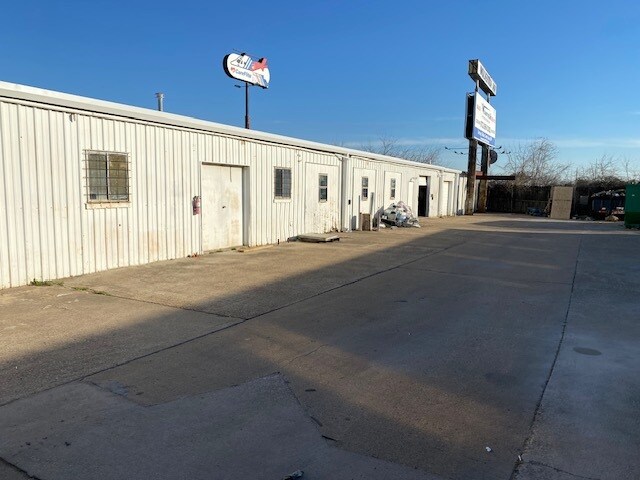 More Photos Of 118 W Fairmeadows Dr, Duncanville Showroom For Sale