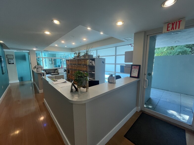 More Photos Of 4717 Swift Rd, Sarasota Medical For Sale