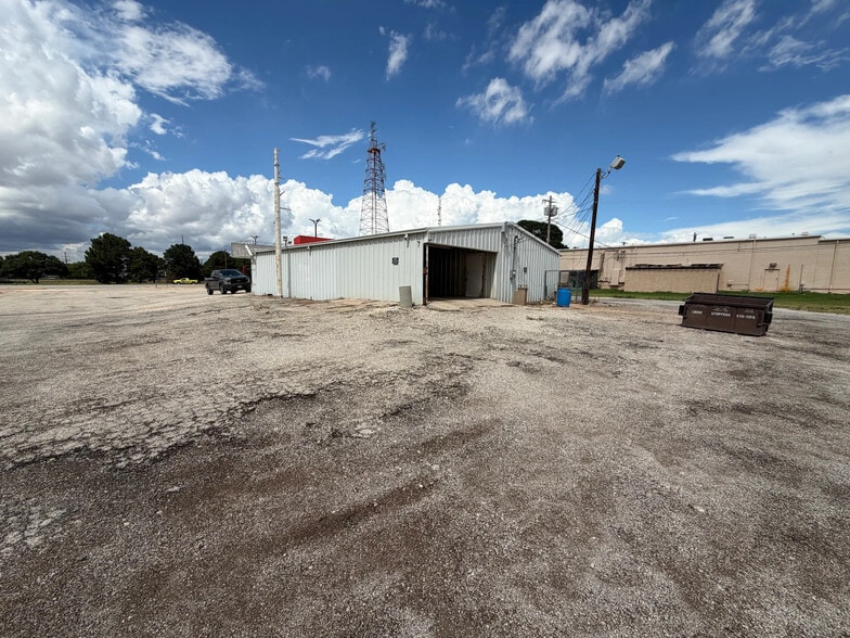 More Photos Of 3917 1st St, Abilene General Retail For Lease