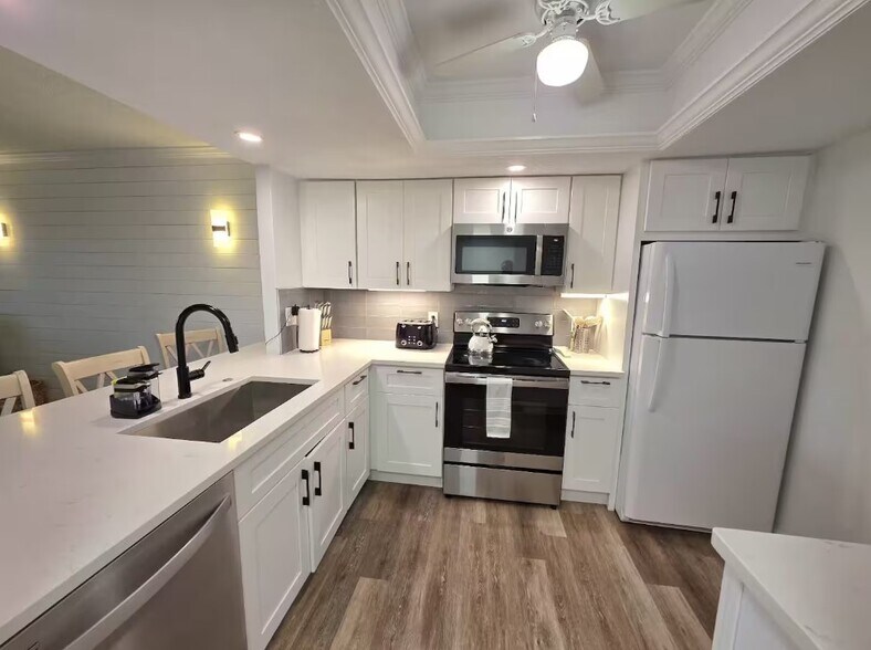 More Photos Of 3700 BENEVA Rd, Sarasota Apartments For Sale