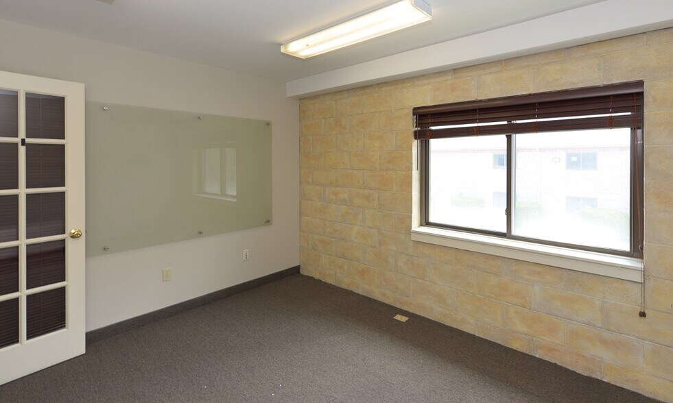 More Photos Of 8 Pecks Ln, Newtown Flex For Lease