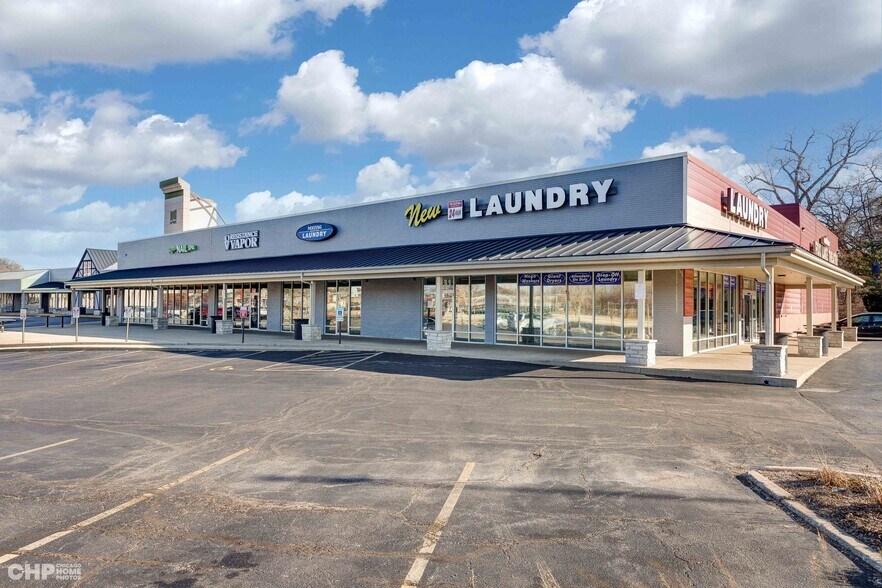 More Photos Of 65 E Grand Ave, Fox Lake Unknown For Lease