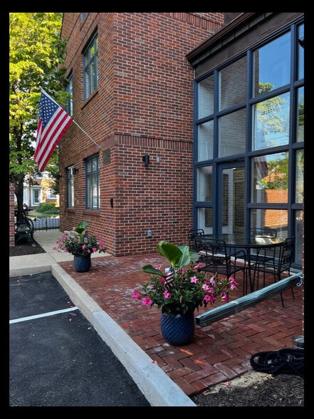 More Photos Of 403 N Henry St, Alexandria Office For Sale