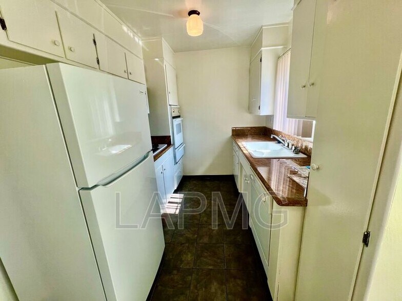 More Photos Of 8130 Norton Ave, West Hollywood Apartments For Sale